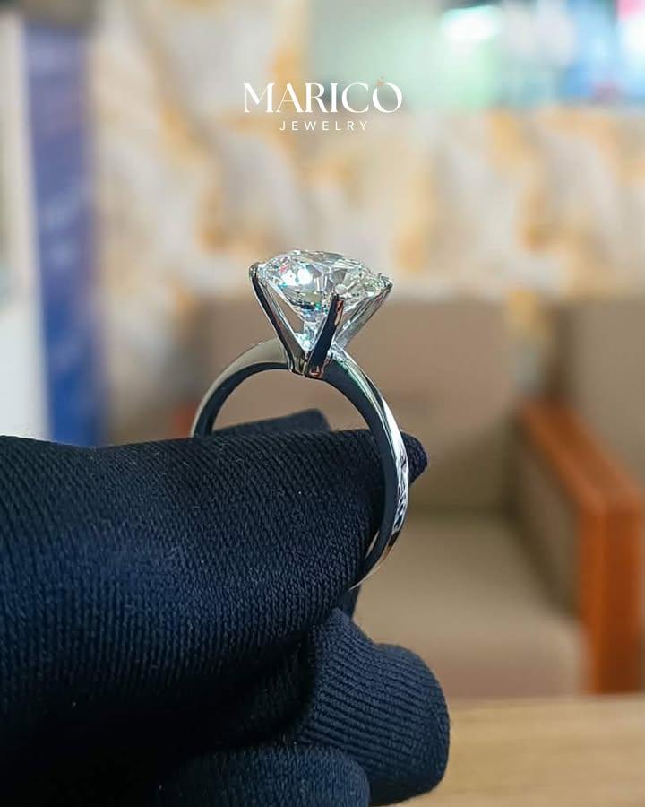 Looking for the perfect engagement ring? ✨